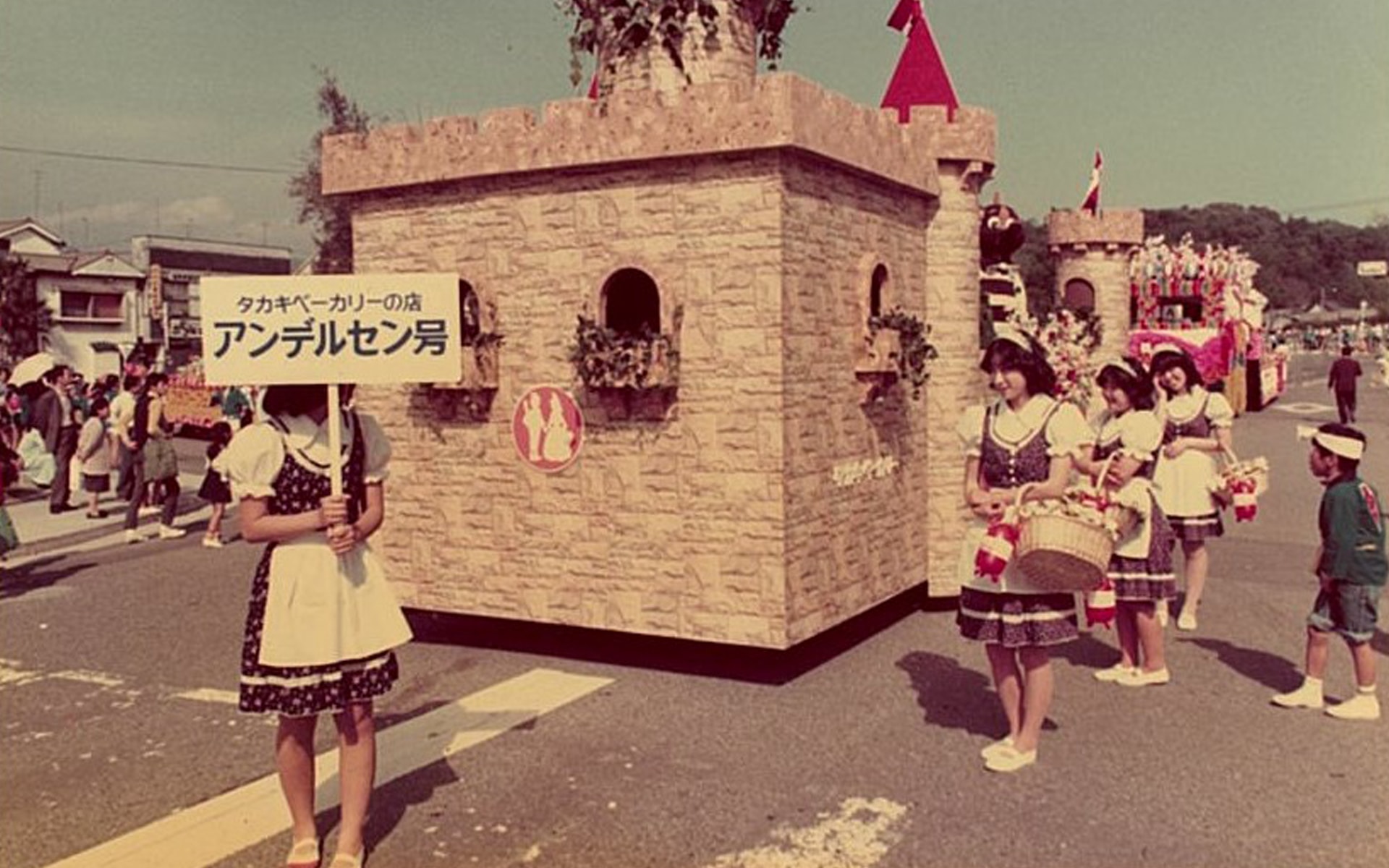 1977年 5月3日～5日 第1回ひろしまフラワーフェスティバル 『花車』出場