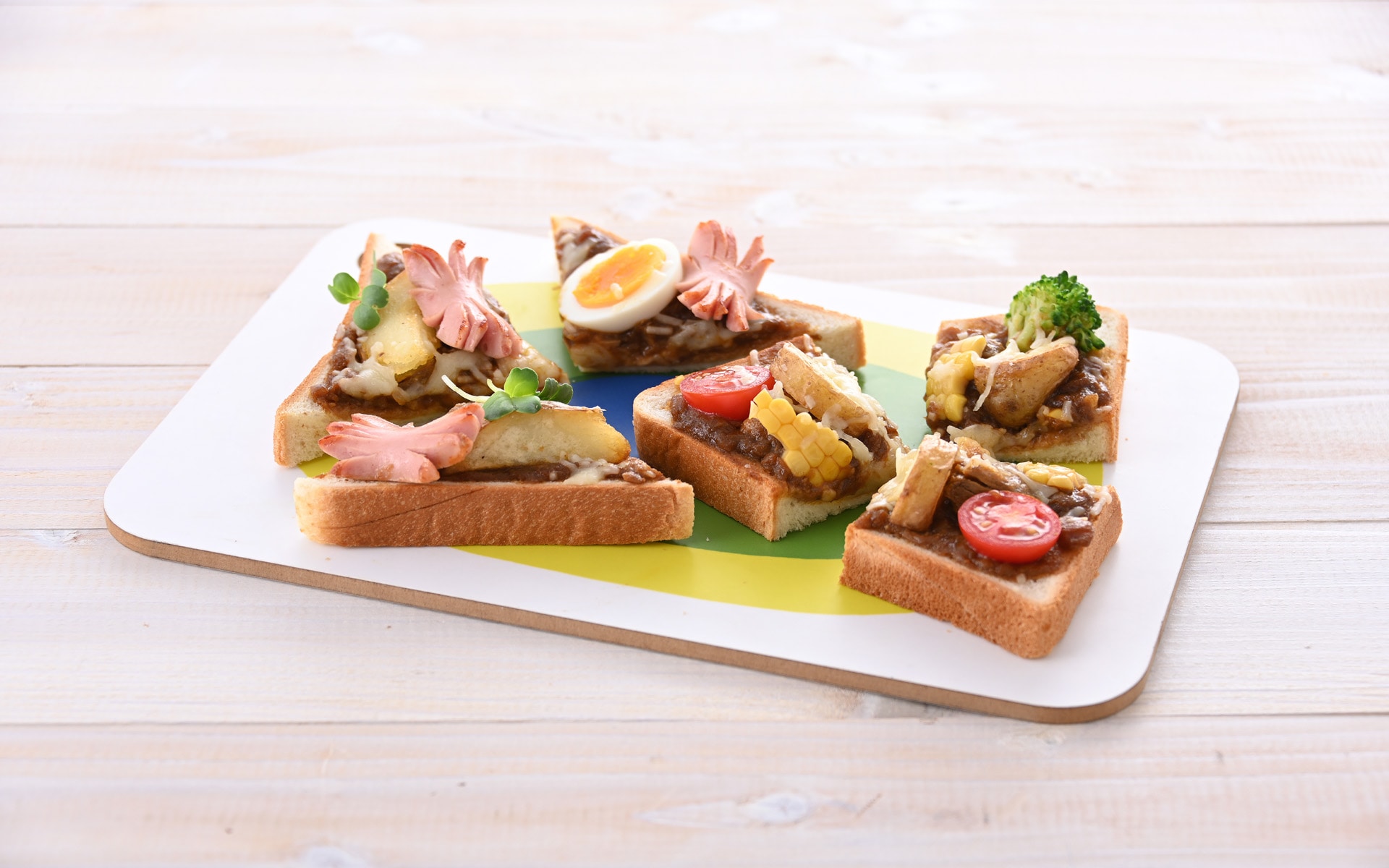 長時間発酵食パン×スパイシービーフカレーひと口カレーピザトースト