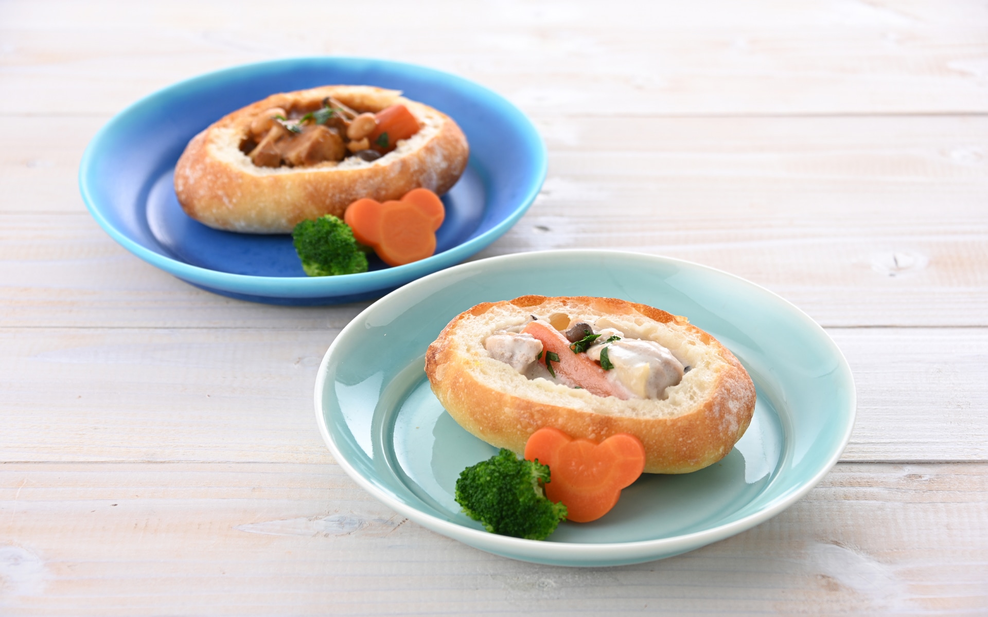 国産小麦のロールパンを使って、ポットシチューパン