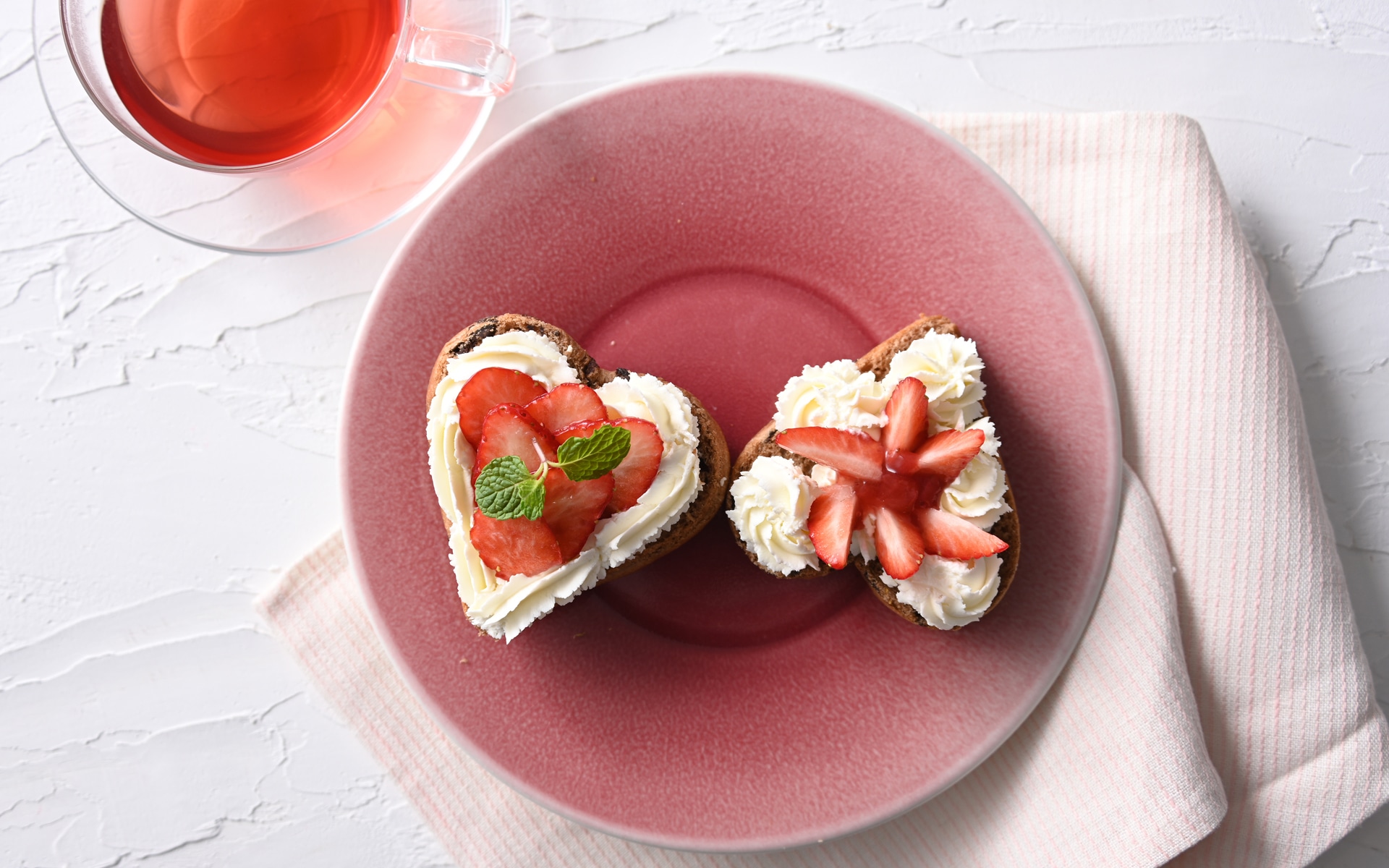 ハートのフルーツオープンサンド