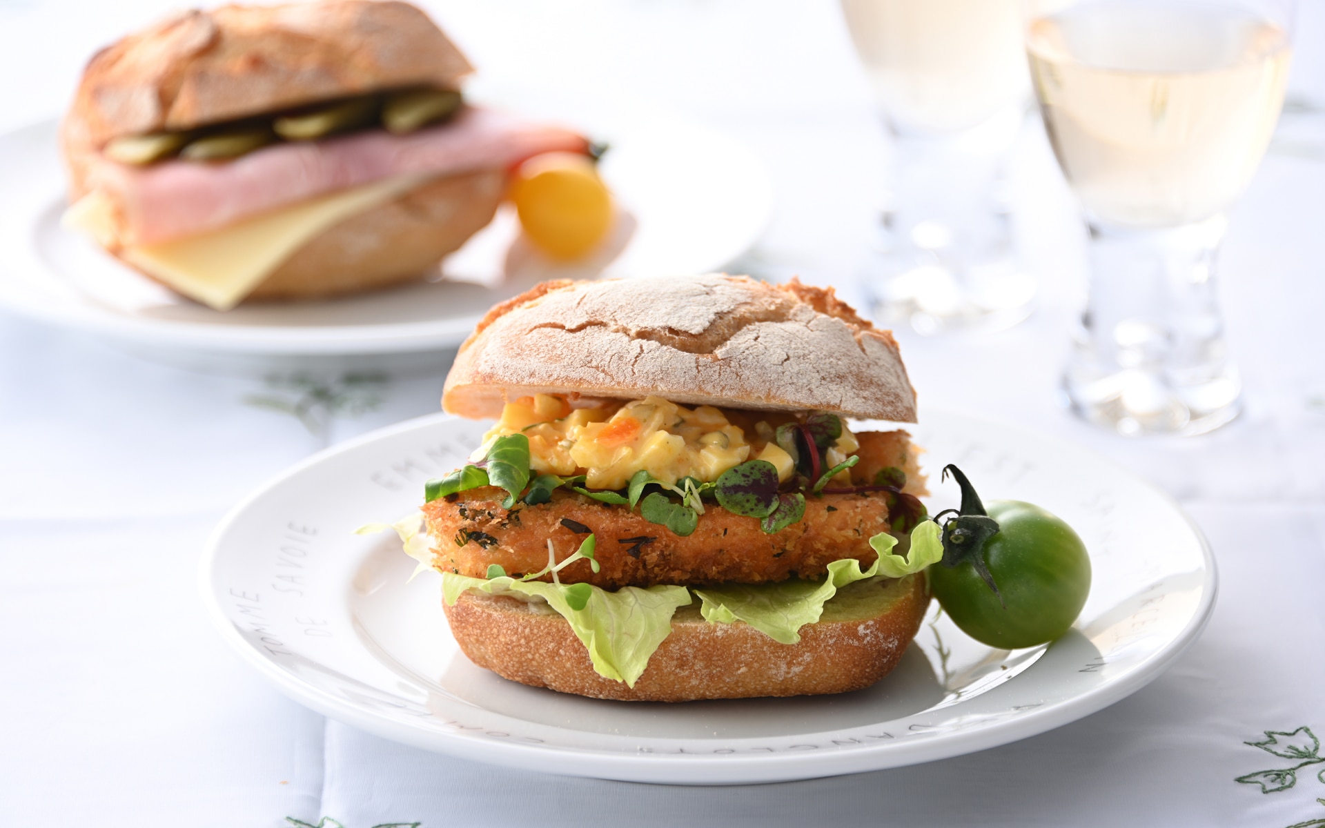 サーモンフライのタルタルサンド