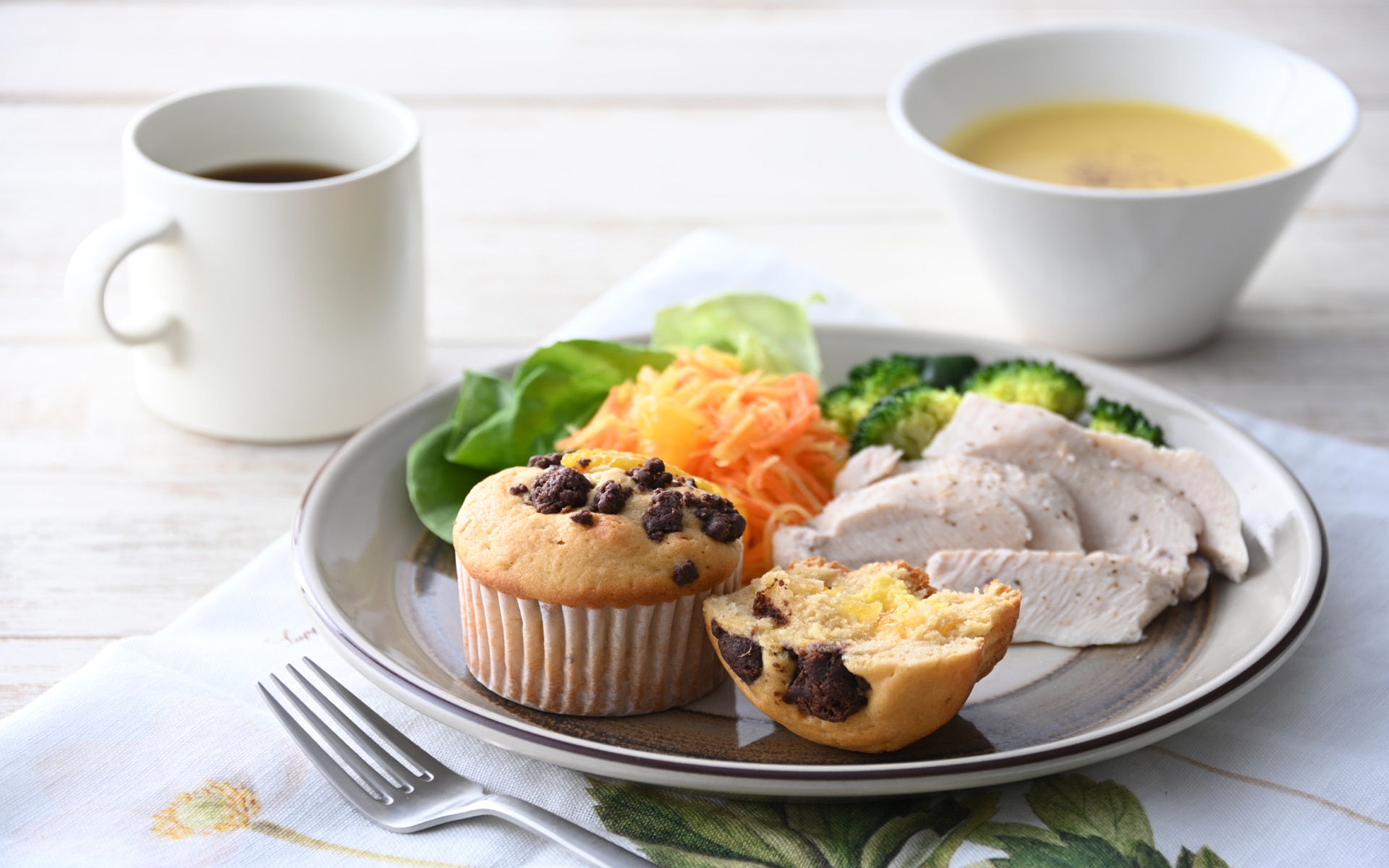 オレンジとココアクランブルのマフィン×春色キャロットラぺ