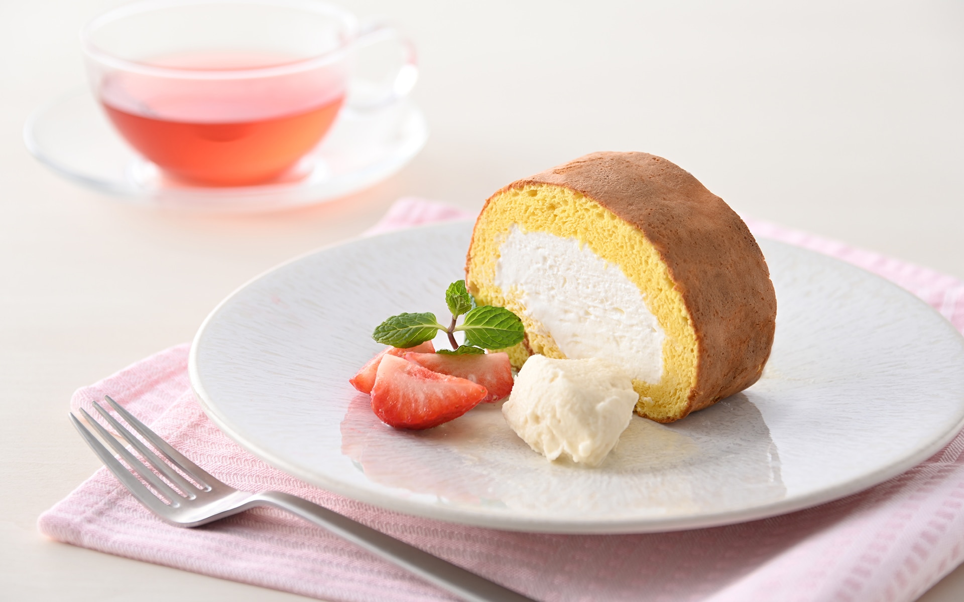 サゴタニ純生ロールケーキ×芸北りんごのミルクジェラート