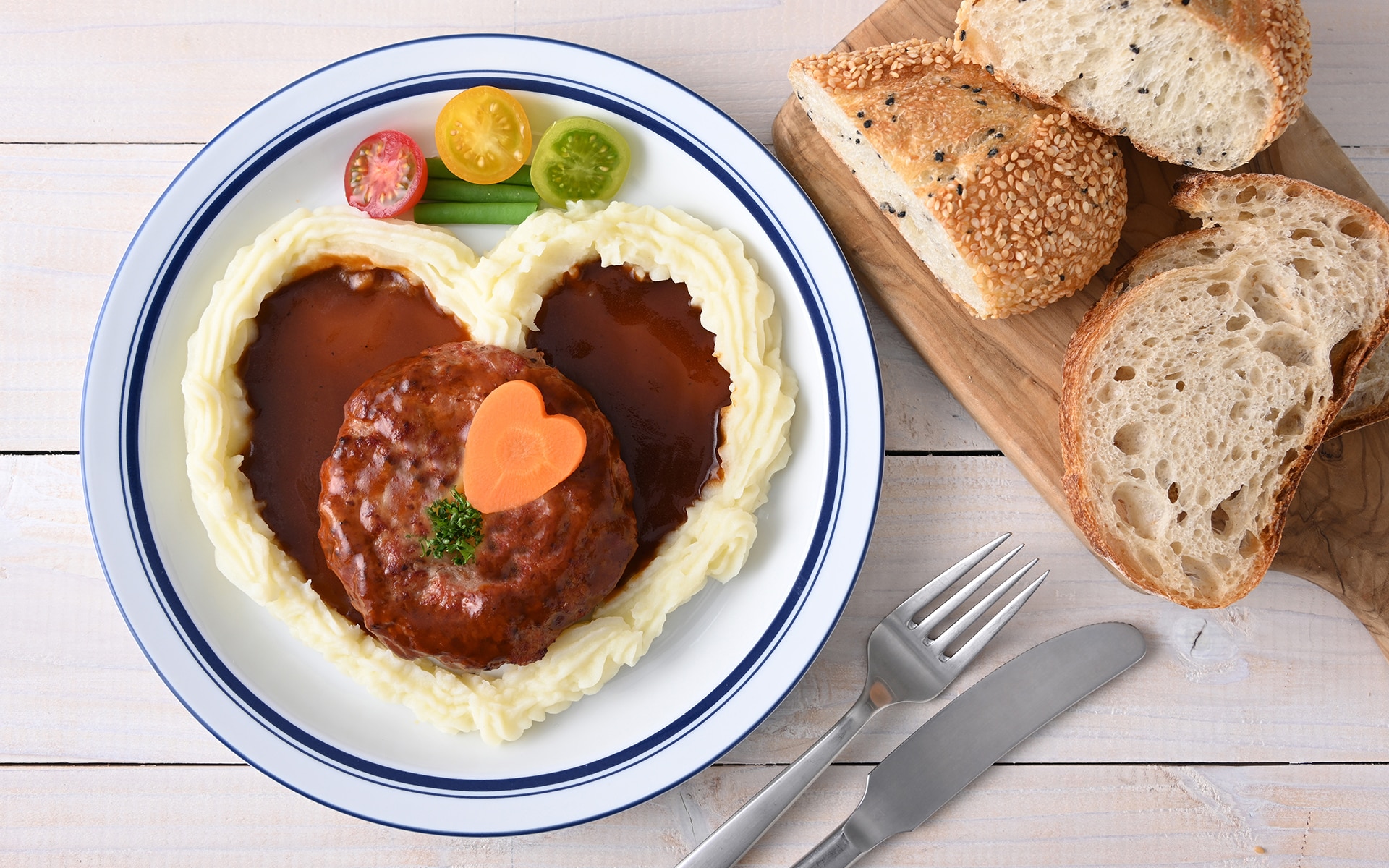 ハートのデコレーションバーグ