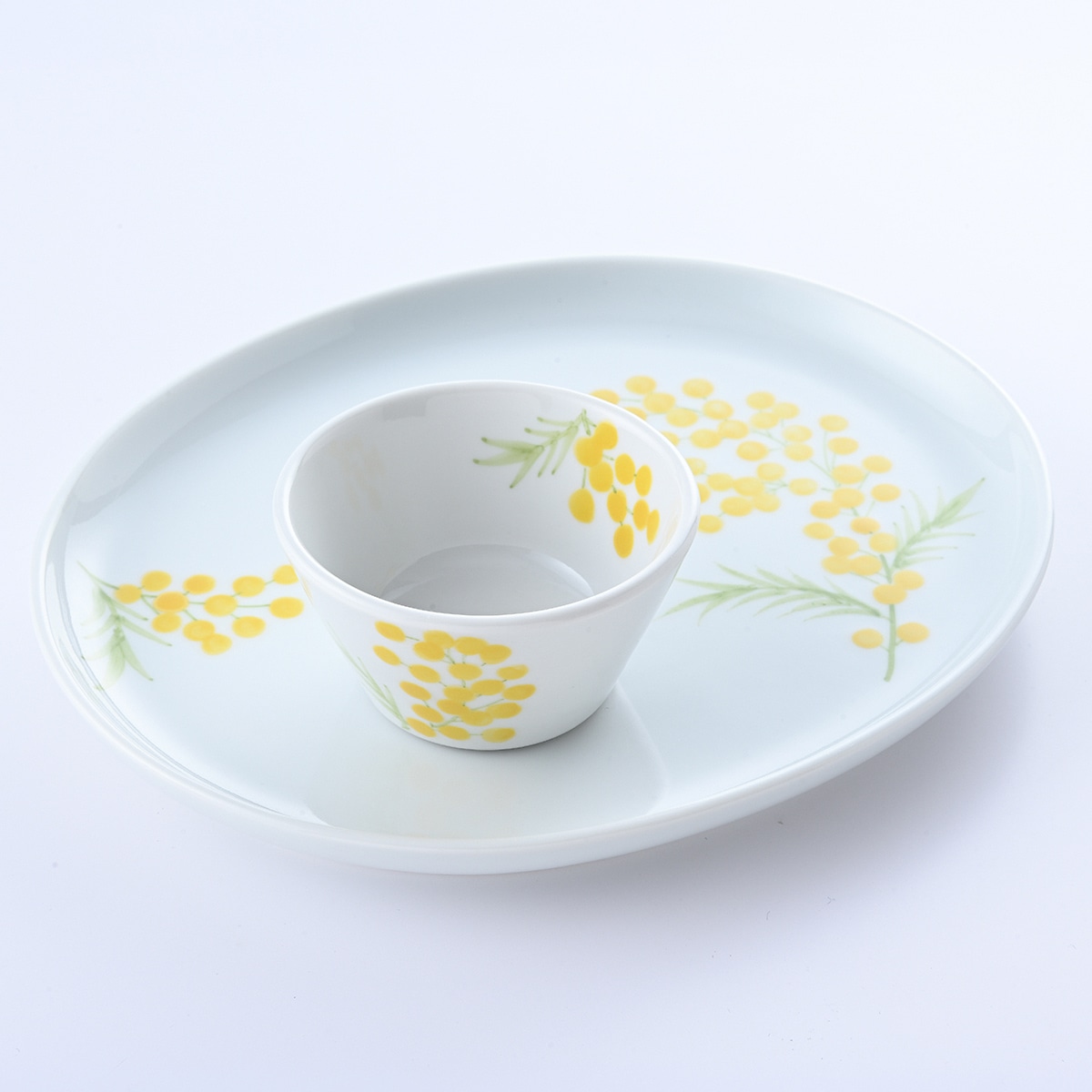 オリジナルデザインの「青い鳥と木」が食卓をやさしく彩るデザートプレート＆ミニココットの写真